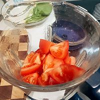 #春日尝鲜#打工人晚餐丨番茄浓汤面的做法图解2