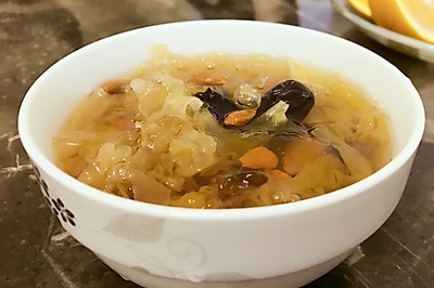 冰糖红枣桃胶银耳羹