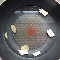 白灼虾（附酱汁及虾油做法）的做法图解1