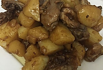 土豆焖鸡的做法