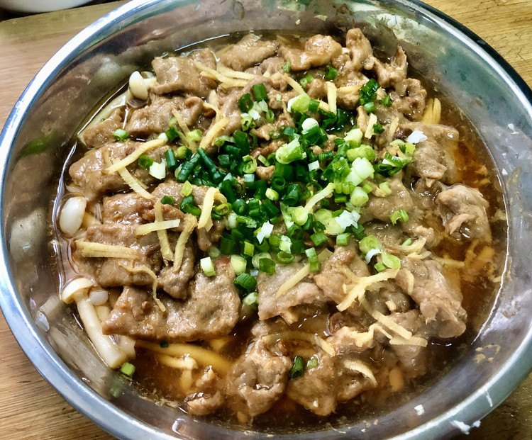 海鲜菇蒸牛肉的做法