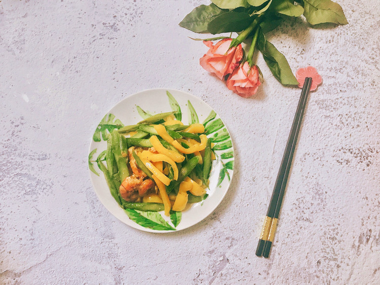 芦笋彩椒炒虾仁，春天的味道的做法