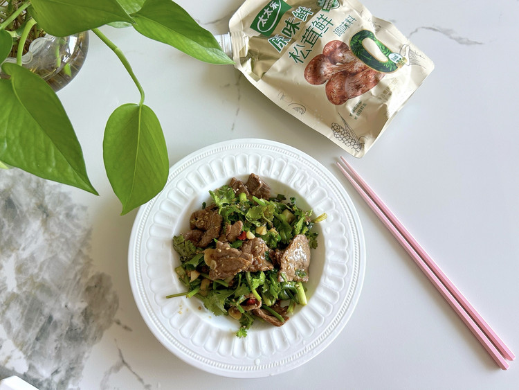 香菜拌牛肉的做法
