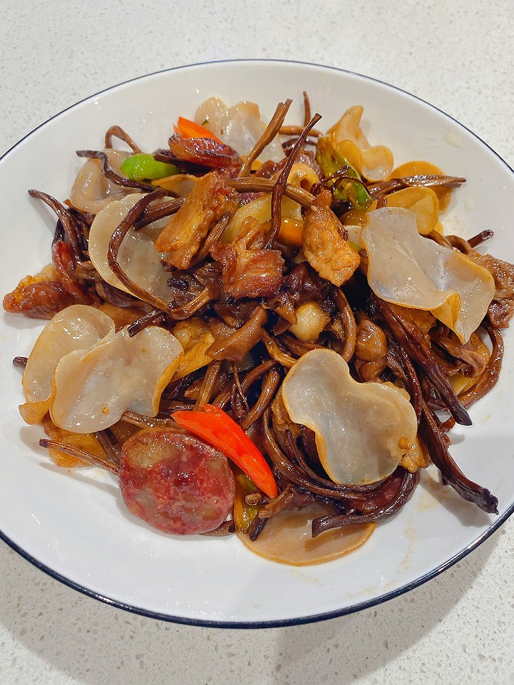 茶树菇白木耳小炒的做法