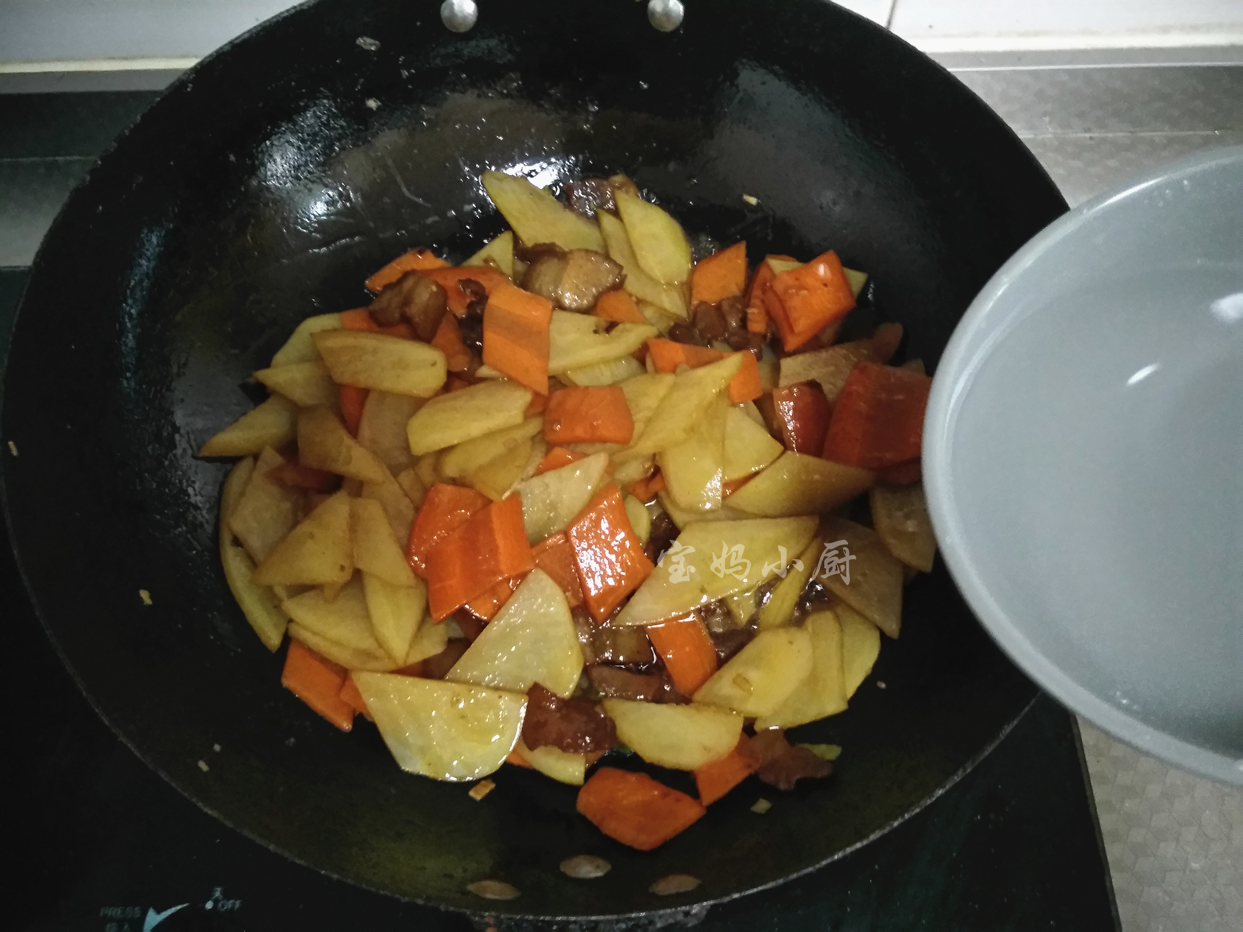 萝卜土豆丝汤怎么做_萝卜土豆丝汤的做法_豆果美食
