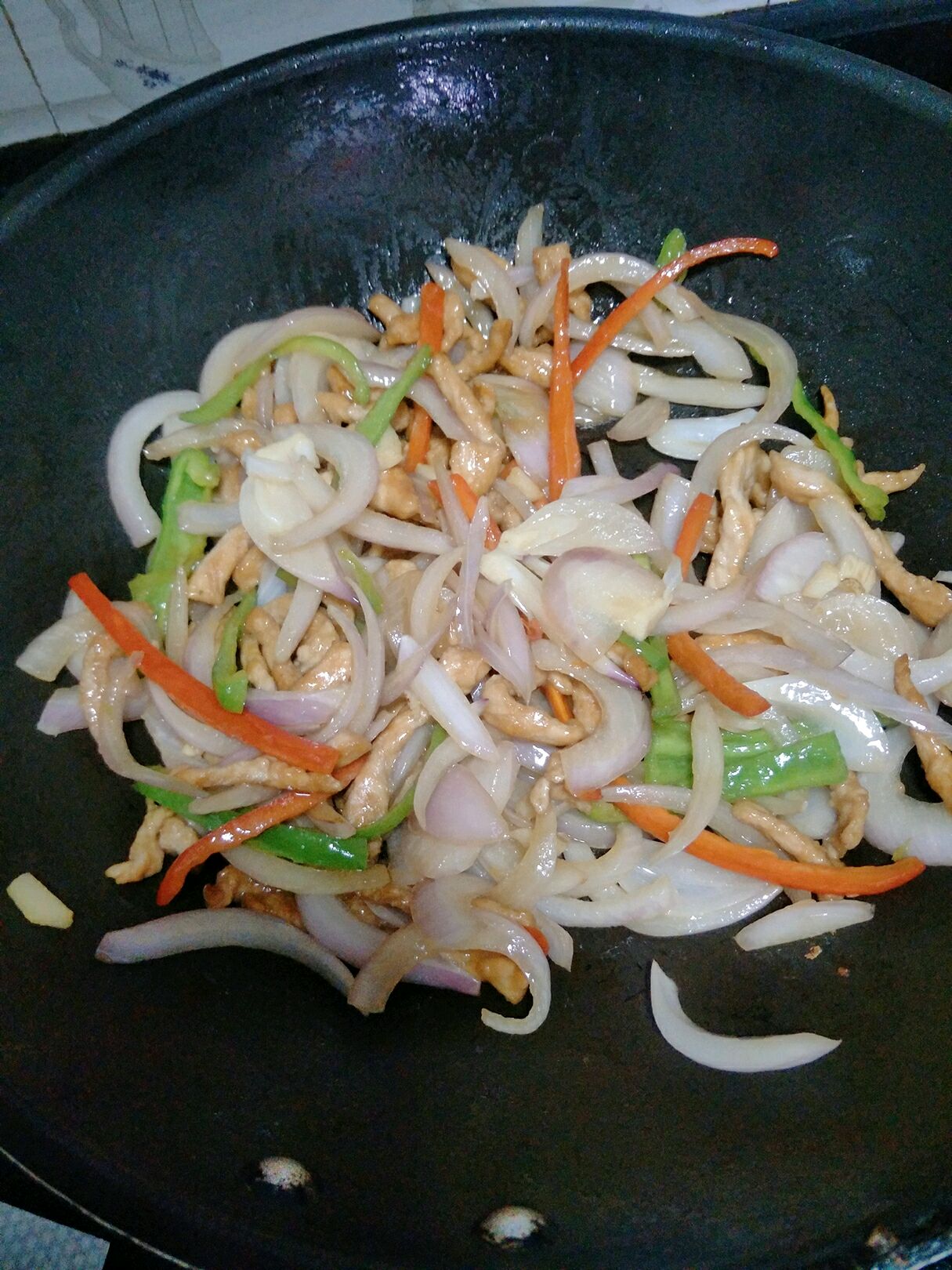一块肉和一个洋葱，这个做法比川菜传统做法做出来好吃多了。#洋葱炒肉丝 - 哔哩哔哩