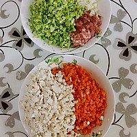 无油营养蔬菜豆腐瘦肉蒸饼的做法图解1