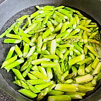 清淡爽口芦笋虾仁的做法图解3