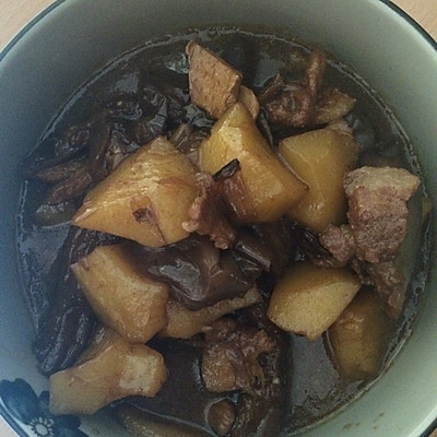 土豆茄子顿五花肉