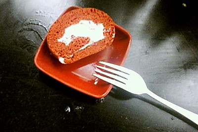 一抹红色的惊艳--红丝绒蛋糕卷