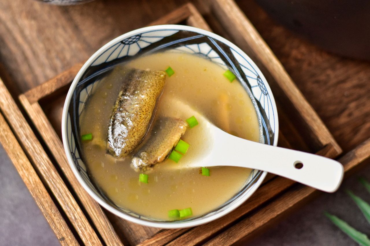 泥鳅汤的做法最正宗的做法(提高免疫力，好吃不腥的泥鳅汤法最正宗做法) | 说明书网