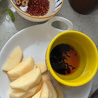 红与黑（红豆黑米苹果）的做法图解1