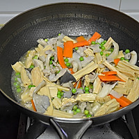 #菜油就选外婆乡，新鲜开榨抢先尝#肉片平菇腐竹煲的做法图解5