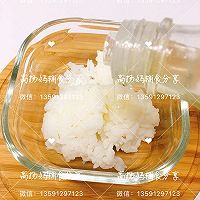 米饭秋葵蛋杯的做法图解2