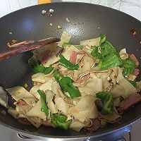 火腿肠炒千张的做法图解4