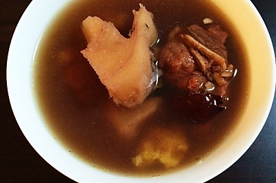 粉葛煲鯽魚湯