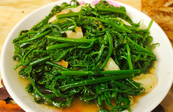 清炒蕨菜