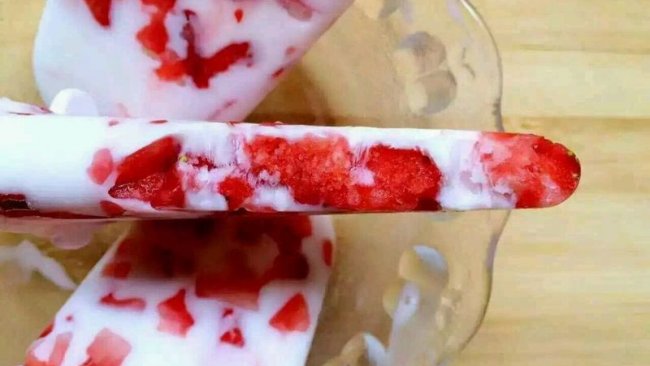 草莓酸奶冰棒的做法