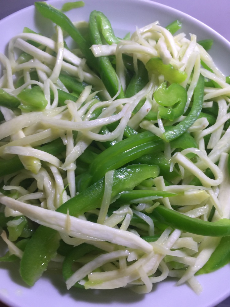青椒茭白丝的做法