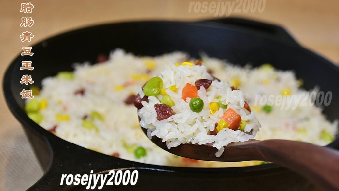 铁锅腊肠蔬菜饭