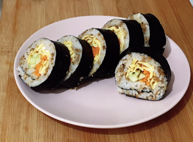 牛肉松紫菜包饭的做法