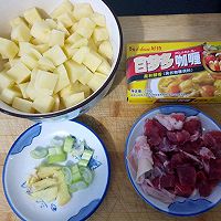 咖喱牛肉土豆的做法图解1