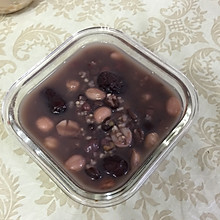 红豆薏仁黑豆花生绿豆糙米粥