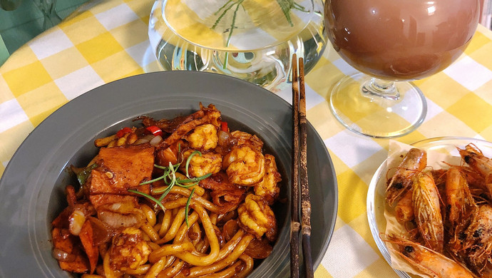 黑椒虾仁炒乌冬