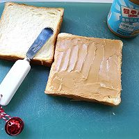 #四季宝蓝小罐#精致早餐——花生酱吐司的做法图解3