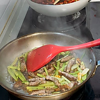 山姆调味牛排炒香芹的做法图解3