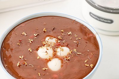 来一碗暖暖的红豆西米露吧养生养胃还暖身