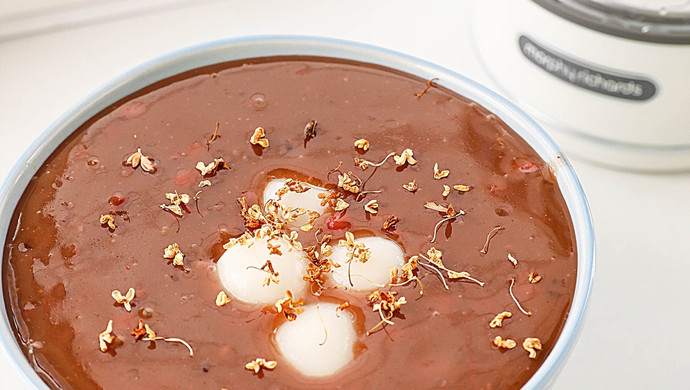 来一碗暖暖的红豆西米露吧养生养胃还暖身