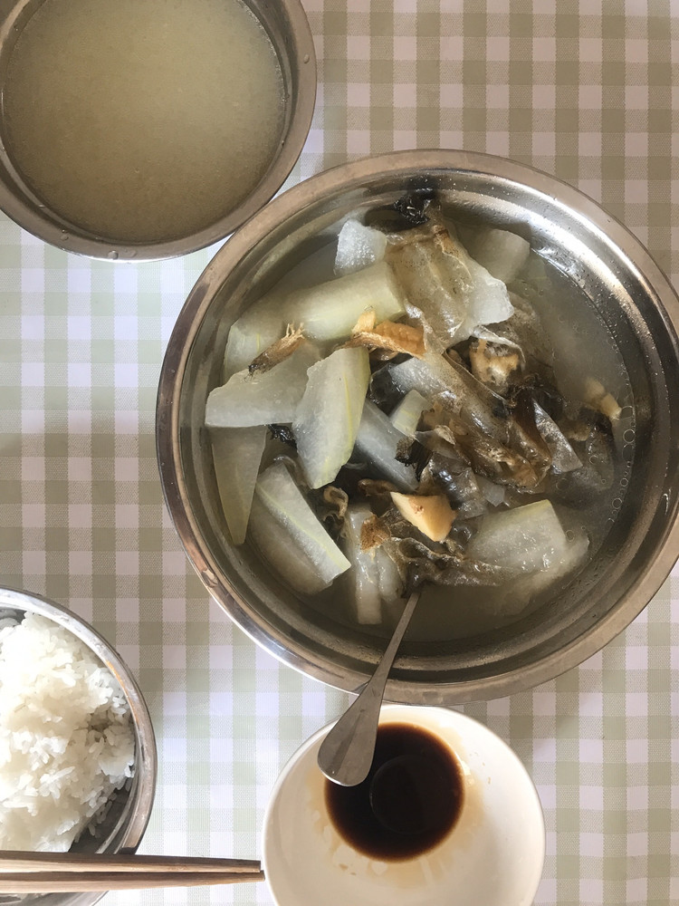 冬瓜滚柴鱼皮汤的做法