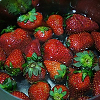 草莓果汁#单挑夏天#的做法图解1