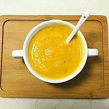 美味健康低脂的南瓜牛奶浓汤