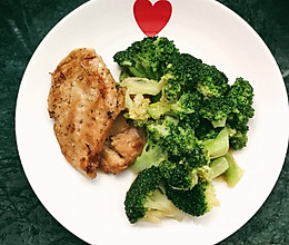 香煎鸡胸肉的做法