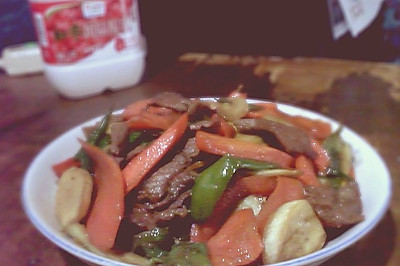 胡萝卜茭白炒肉片