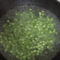 大豆火腿炒饭的做法图解1