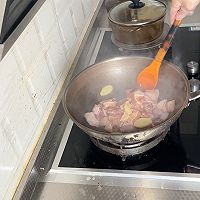 土豆炖鸡块的做法图解2