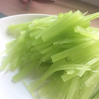 莴苣木耳豆干肉丝的做法图解1