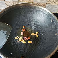 生姜葱头炒烧肉的做法图解5