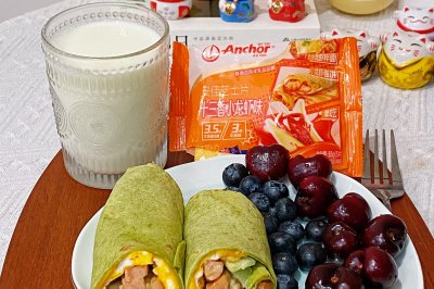 芝士午餐肉黄瓜鸡蛋卷饼