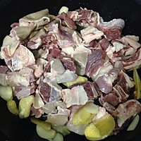 竹蔗马蹄萝卜焖羊肉的做法图解3