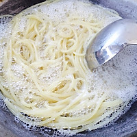 黑椒奶油蘑菇意面的做法图解1