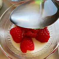 #以美食的名义说爱她#树莓奶冻的做法图解9