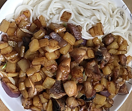 土豆鸡块盖浇面的做法
