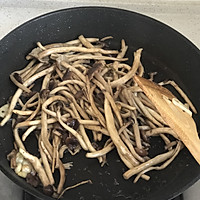 超级无敌好吃-干煸茶树菇的做法图解3