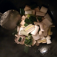 大葱烧蘑菇豆腐的做法图解4