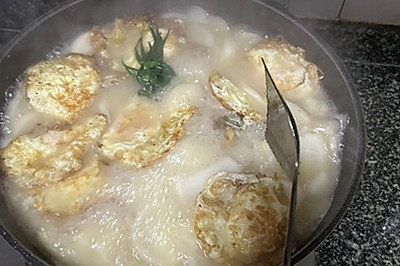 鲫鱼萝卜汤-妈妈家常菜