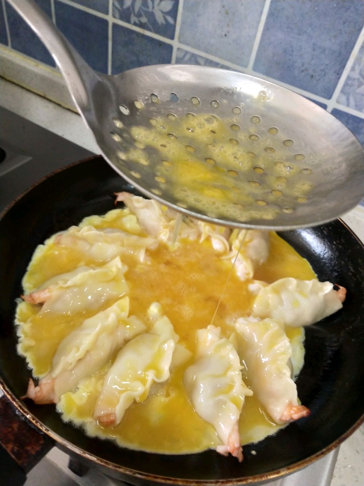 水晶虾饺如何做才好吃？这个视频教会你正宗做法